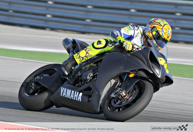 ¿ Valentino Rossi probador de la Yamaha R1 2015?