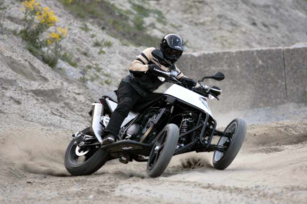 Yamaha compra nuevas patentes de motos de 3 ruedas