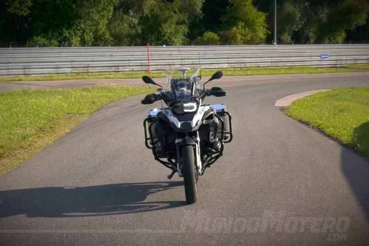 BMW en desarrollo de una moto de conducción autónoma