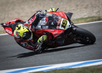 Alvaro Bautista vence de manera contundente la carrera de SBK en Jerez