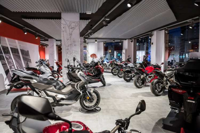 El concesionario Moto Valencia abre sus nuevas y espectaculares instalaciones