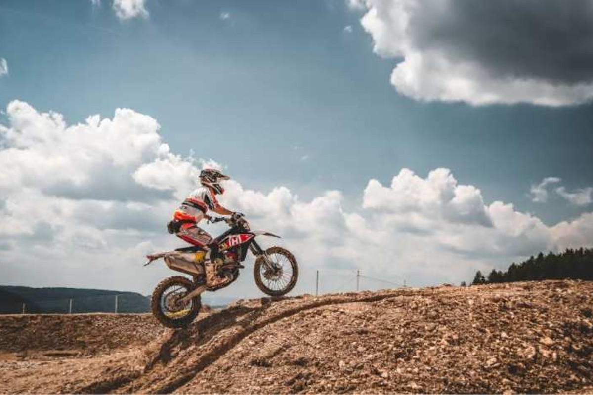 Cuatro artículos indispensables para todo practicante de enduro