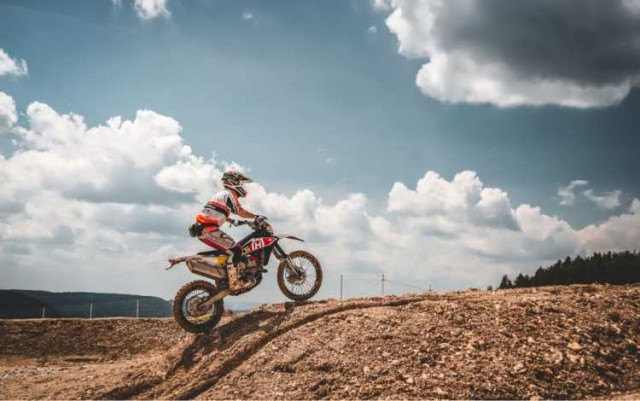 Cuatro artículos indispensables para todo practicante de enduro