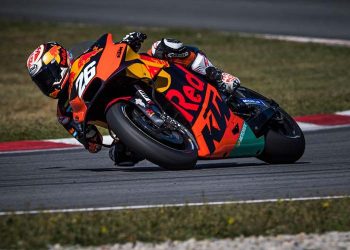 Dani Pedrosa durante el test oficial de MotoGP en Barcelona a los mandos de la KTM RC16.