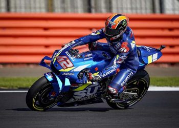 Álex Rins ha logrado su segunda victorira en MotoGP tras superar a Marc Márque por sólo 13 milésimas.