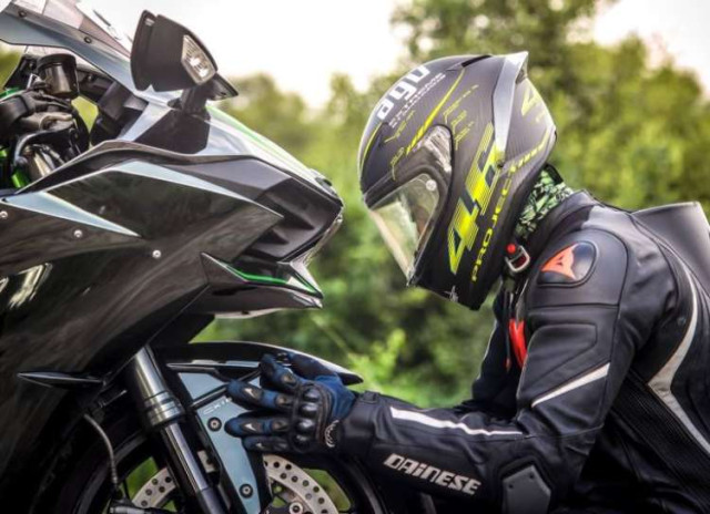 Importancia del uso del casco para los conductores de moto