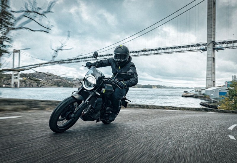 husqvarna-svartpilen-401-2024-5