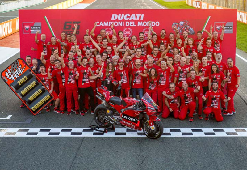 Pecco Bagnaia y Ducati han logrado el título de pilotos, equipos y marcas, para gloria de toda Italia.