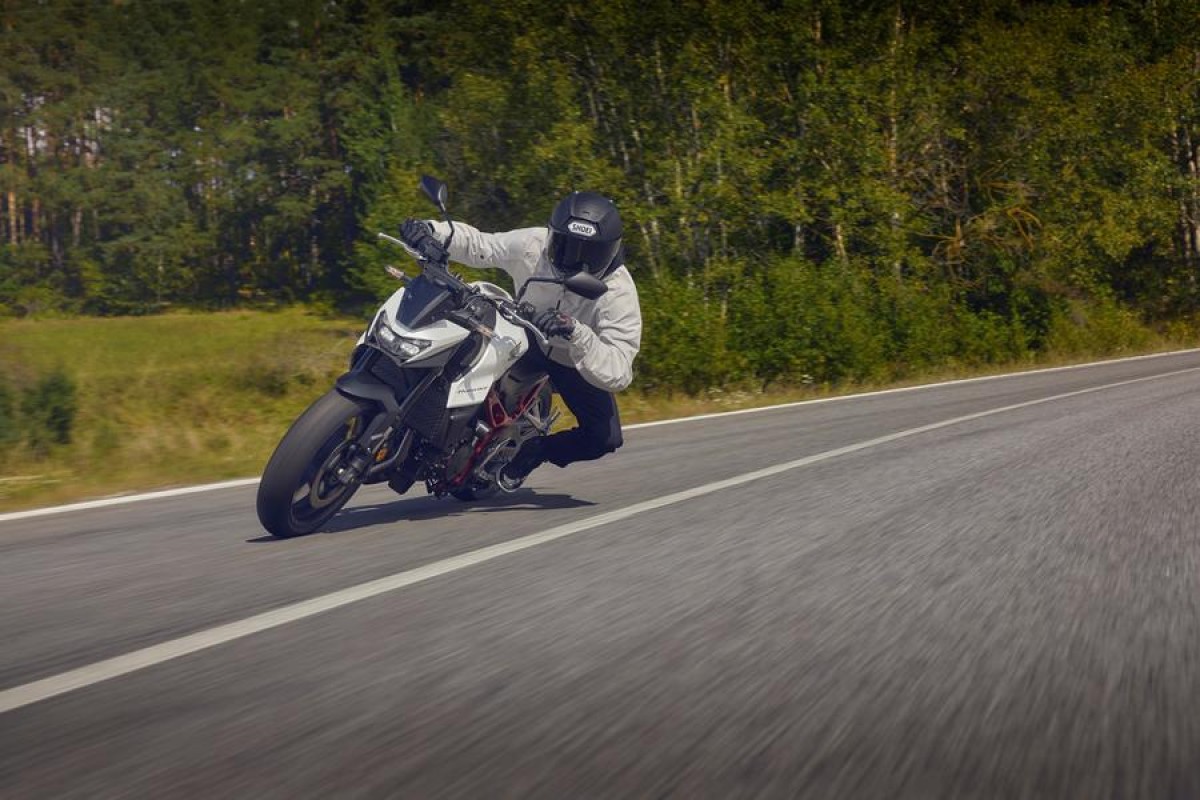 25YM Honda CB750 Hornet