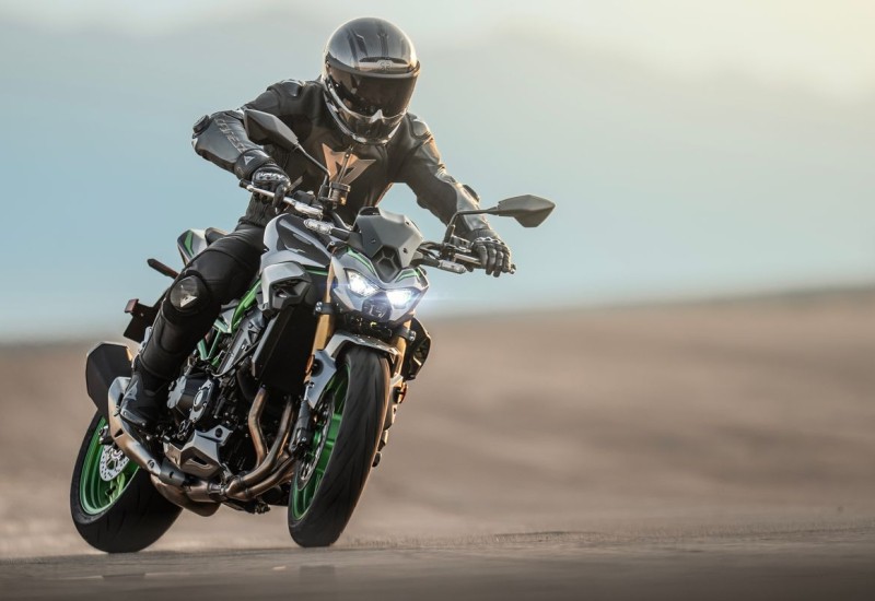 kawasaki-z900-2025-8