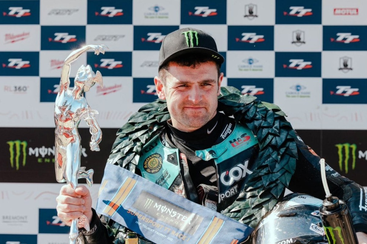 Michael-Dunlop-TT-Isla-de-Man-2023-Supertwins