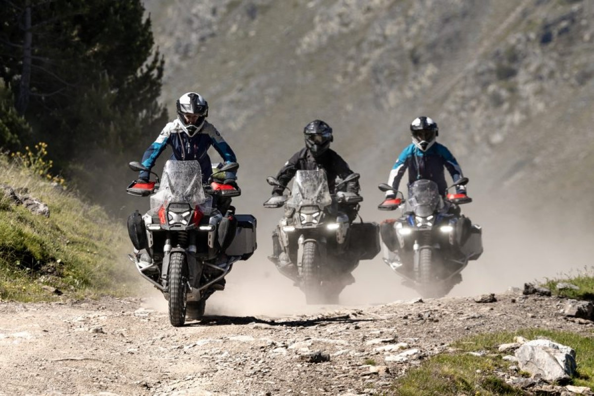 ropa-moto-bmw-2025