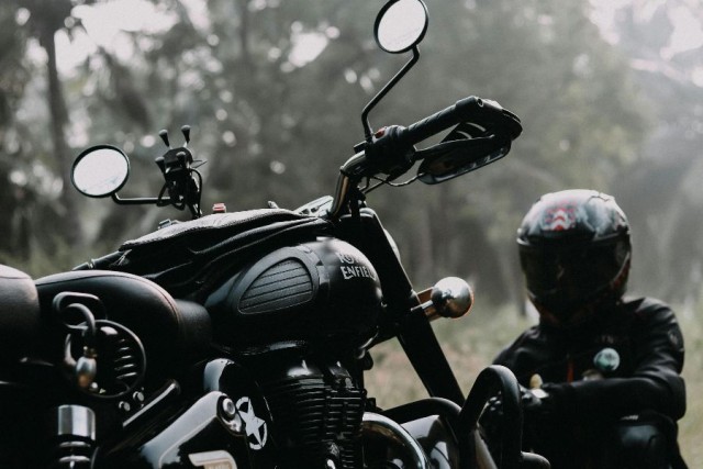 pexels-phoenixprithivi-4297509-motorista