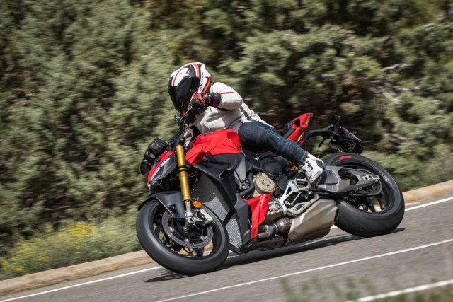 prueba-ducati-streetfigther-v4s-2025-16