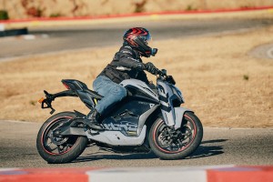 prueba-ultraviolette-f77-mach2-superstre-10