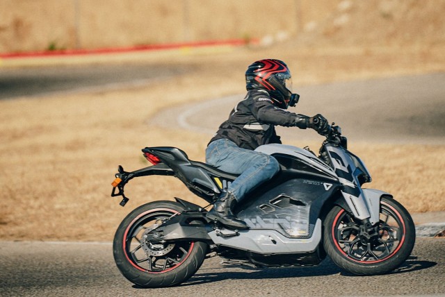 prueba-ultraviolette-f77-mach2-superstre-11