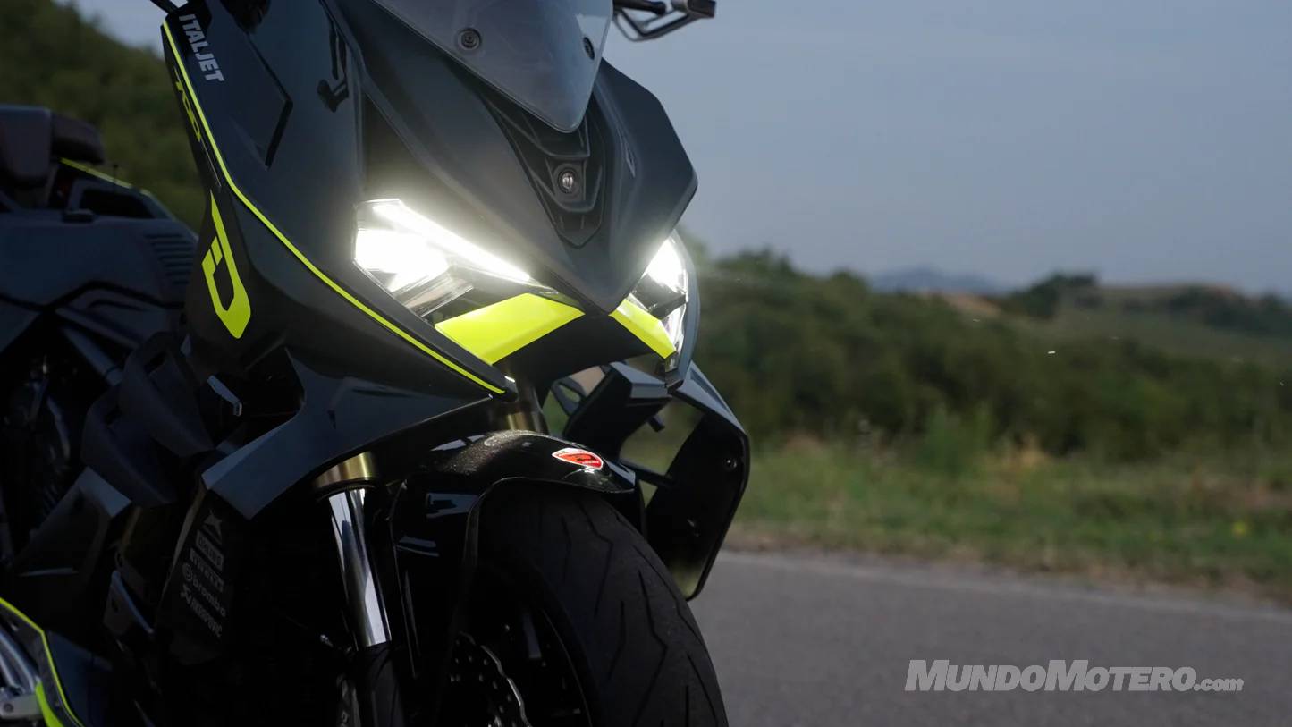 Italjet Dragster 700 Twin en acción