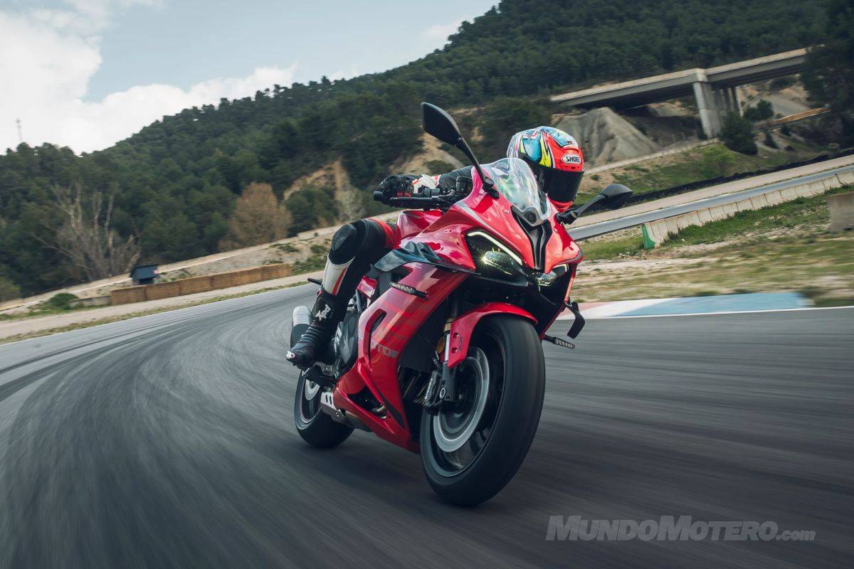 QJ Motor presenta su nueva gama de motos naked y deportiva de cuatro cilindros