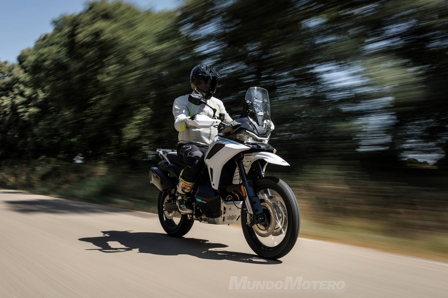 Prueba CFMoto 1000MT-X - Opiniones, precio y ficha técnica