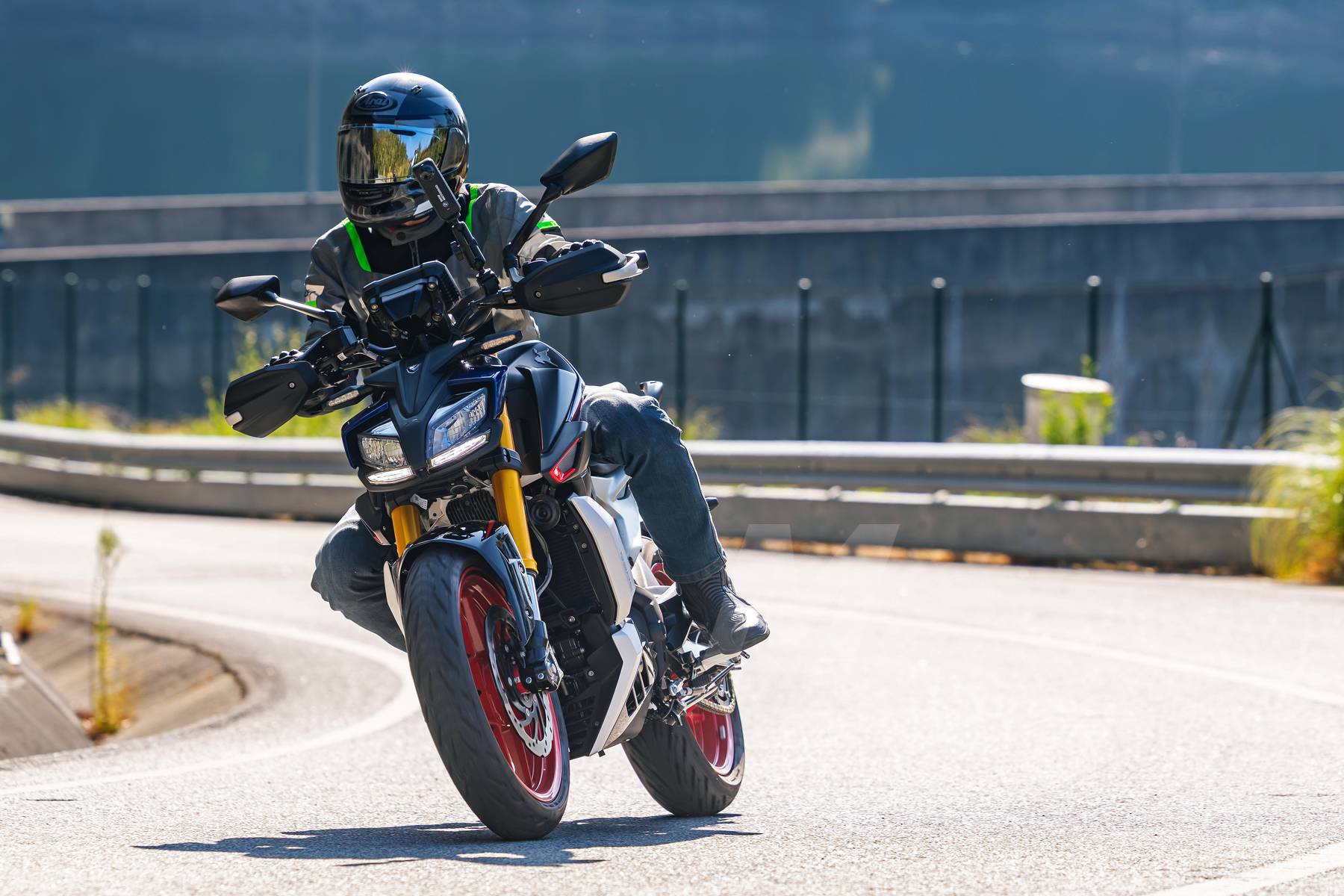 Prueba TVS RTR 310