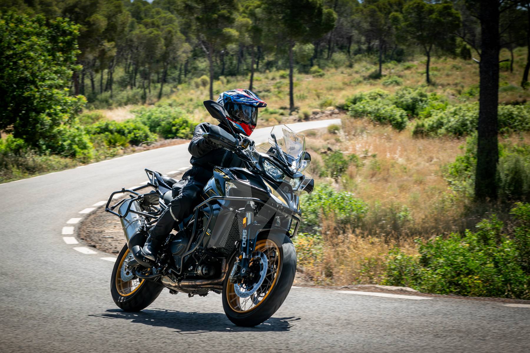 Prueba QJMotor SRT900SX